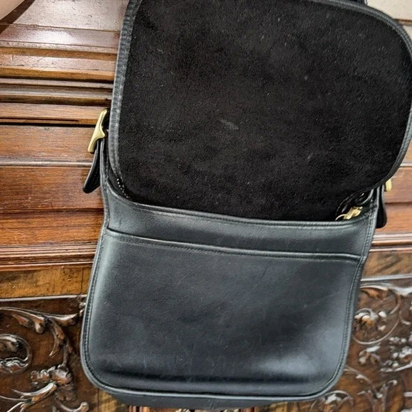 COACH purse Leather and Brass Flap Top Shoulder Bag vintage 1990s Patricia - Picture 4 of 10